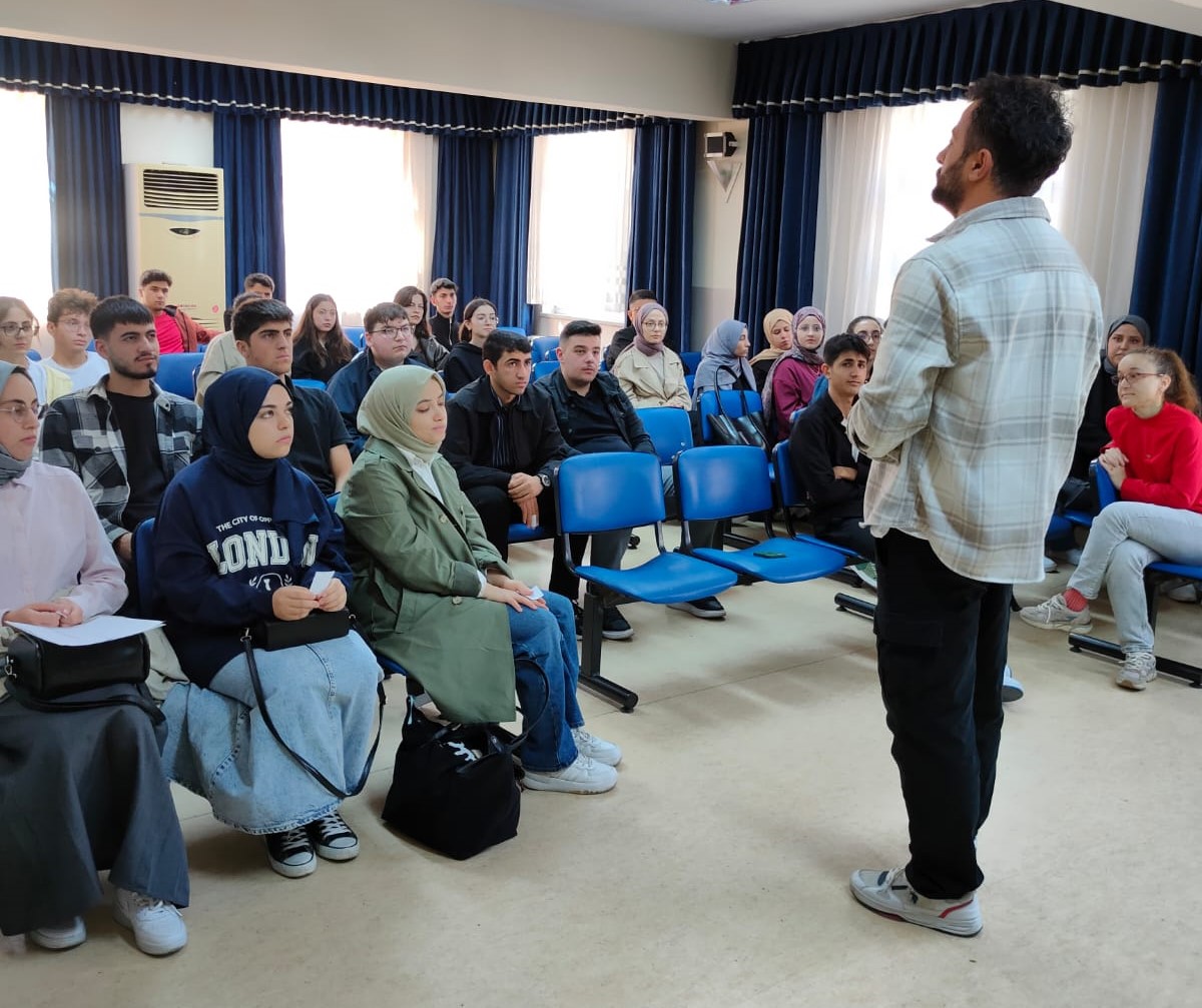 Şakire Hm_okul gezisi 1.jpeg (240 KB)