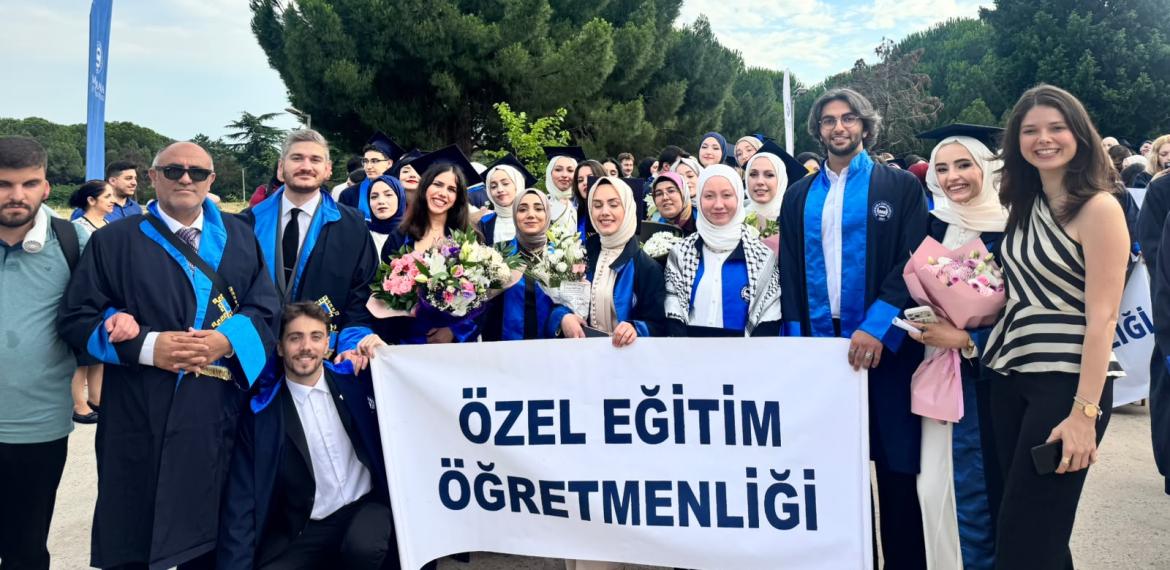 Fakülte mezuniyet töreni konulu fotoğraf